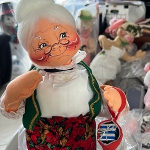 Vint AnnaLee Mrs Clause w/stocking. See separate listing for 18” Santa w/stockg